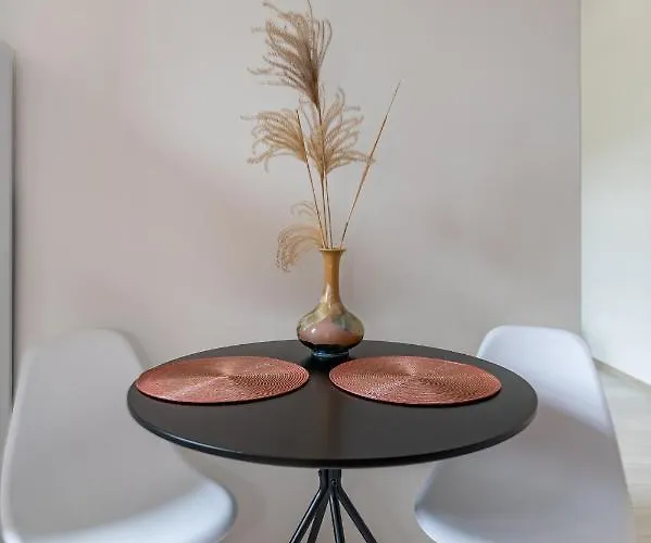 Sophisticated Old Town By Polo *